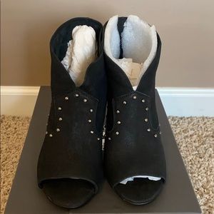 Vince Camuto Open toe Booties
